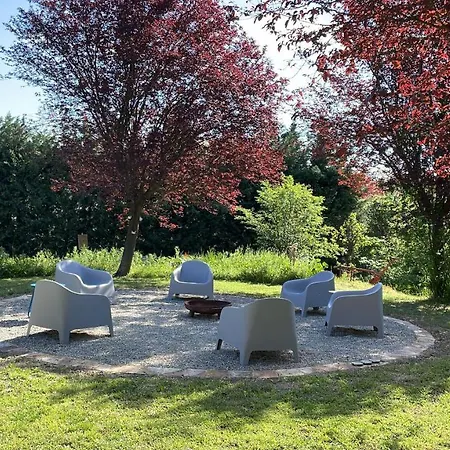 Pet And Breakfast Pet Friendly